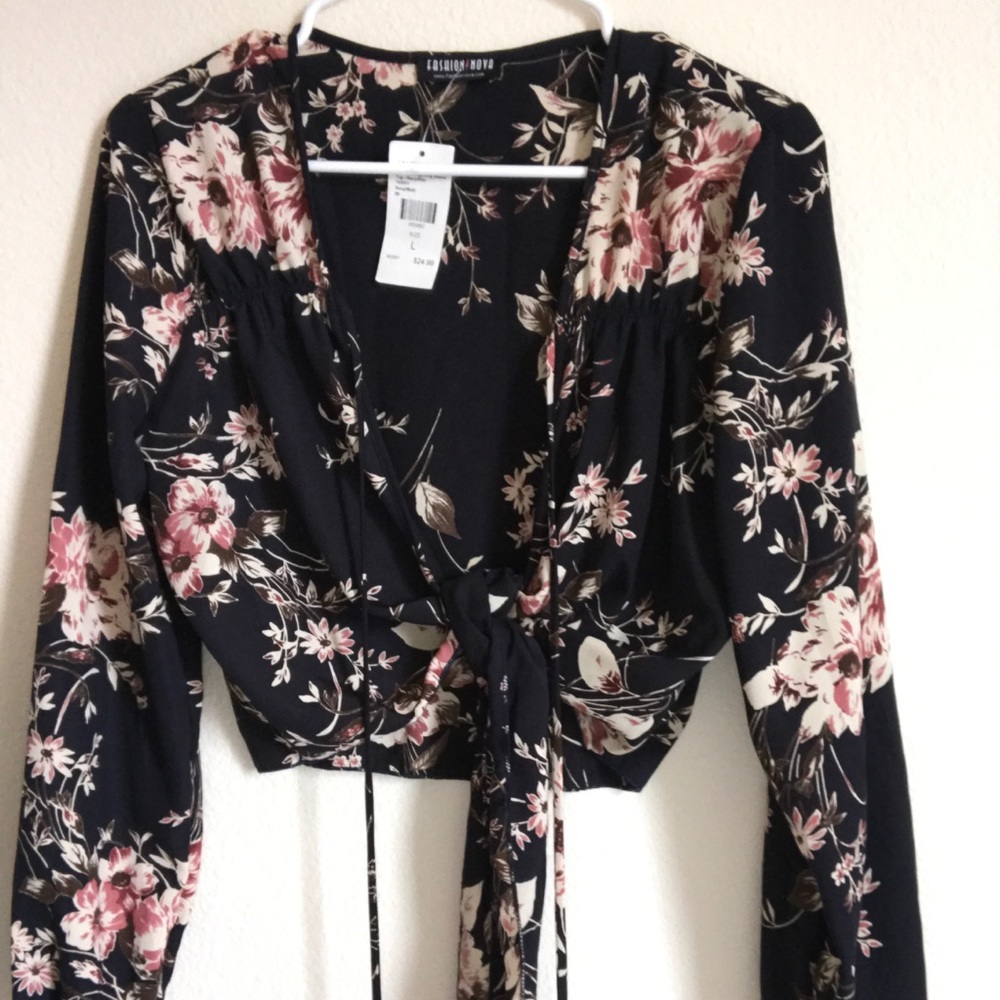 🌸🌺💐Fashion Nova floral blouse L